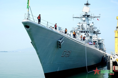 Tàu Hải quân Ấn Độ thăm xã giao Đà Nẵng